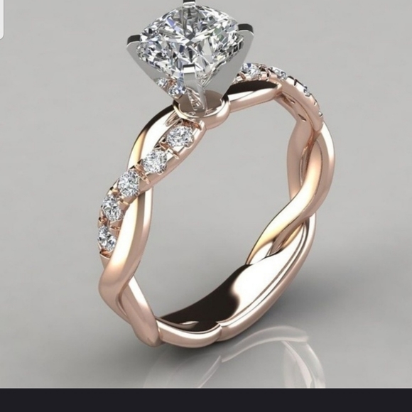 Jewelry - 🚨🚨HOST PICK🚨🚨BEAUTIFUL!!  Round Rose Gold & Silver ring with CZ's💍💍